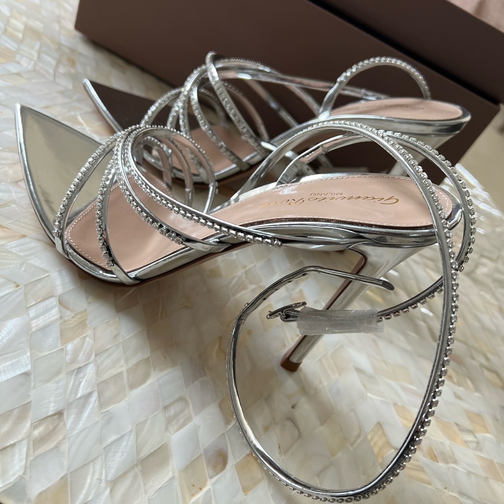 🎀Gianvito Rossi silver embellished strappy sandals 🎀